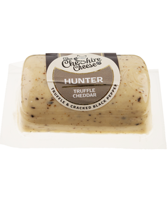 Сир твердий Чеддер з трюфелем та подрібненим чорним перцем Cheshire Cheese Hunter 145 г