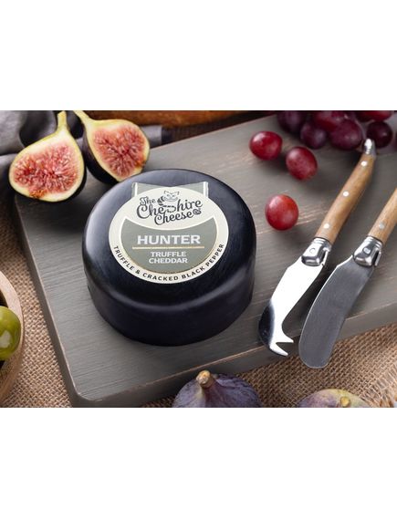 Сир твердий Чеддер з трюфелем та подрібненим чорним перцем Cheshire Cheese Hunter 200 г, зображення 2